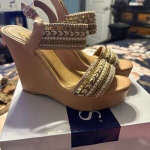 VENUS Tan and Gold Embellished Wedges